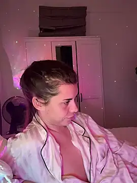 Snapshot of AlitaNova chatting on October 2025 11:06:02 PM AlitaNova online show from October 2025 11:06:02 PM