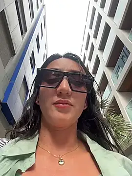 Ninabigtitied online show from November 2025 01:22:01 PM