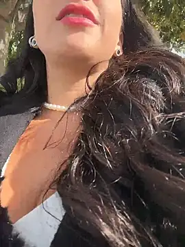 Ninabigtitied online show from November 2025 11:37:02 AM