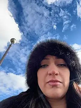 Ninabigtitied online show from November 2025 12:52:02 PM