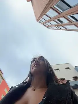 Ninabigtitied online show from December 2025 05:07:01 PM