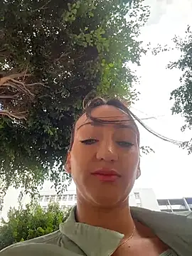 Ninabigtitied online show from December 2025 12:42:01 PM