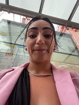 Ninabigtitied online show from December 2025 12:04:02 PM