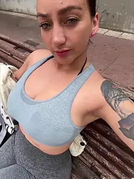 Ninabigtitied online show from September 2025 01:54:01 PM