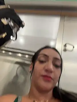 Ninabigtitied online show from November 2025 01:09:01 AM