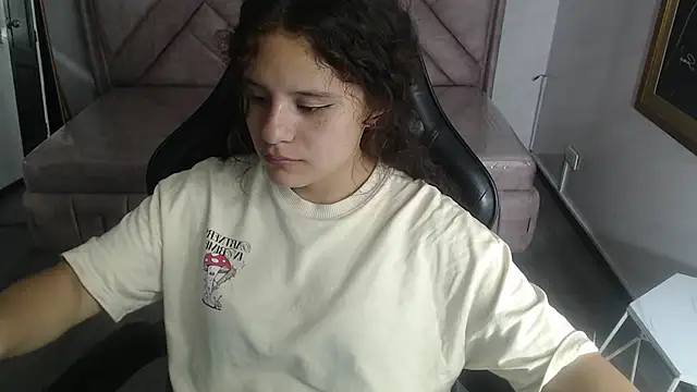 Velvet Moon V online show from February 2026 08:18:01 PM