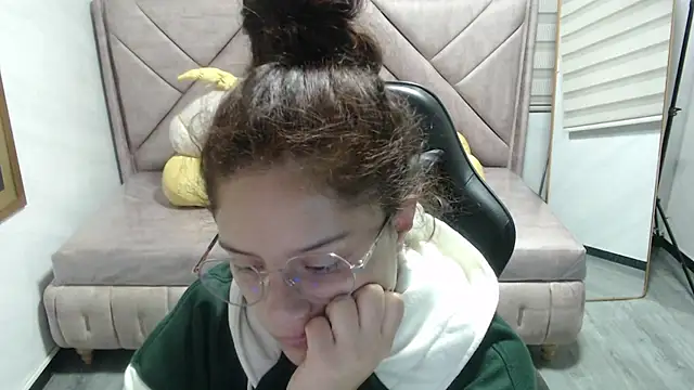 Velvet Moon V online show from December 2025 01:15:01 PM