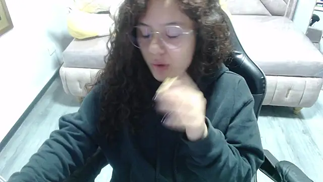 Velvet Moon V online show from November 2025 01:37:02 PM