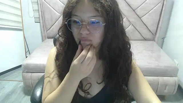 Velvet Moon V online show from March 2026 07:43:02 PM