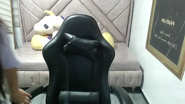 Velvet Moon V online show from December 2025 01:32:01 PM