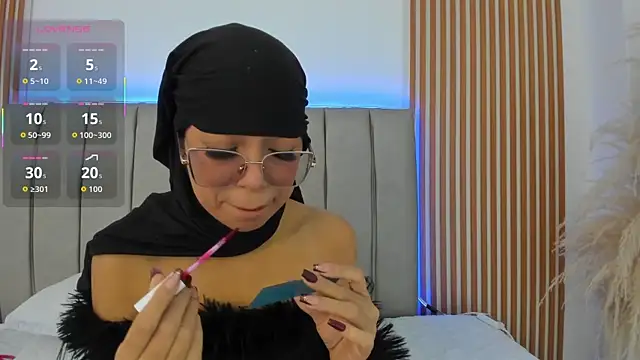 naishaa  online show from December 2025 06:40:01 PM