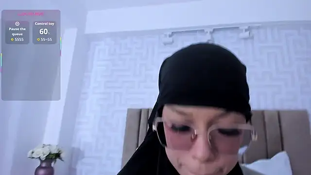 naishaa  online show from December 2025 06:43:02 PM