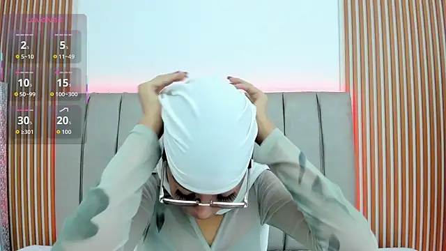 naishaa  online show from December 2025 06:39:02 PM