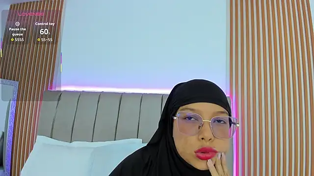 naishaa  online show from October 2025 11:29:02 AM