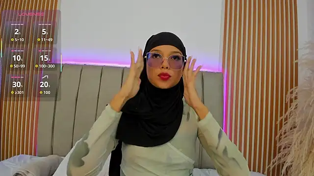 naishaa  online show from November 2025 06:01:01 PM