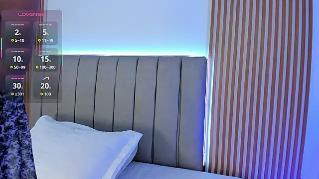 naishaa  online show from October 2025 06:39:02 PM