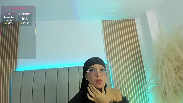 naishaa  online show from December 2025 06:42:01 PM