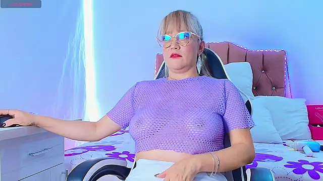 naomi diamond  online show from April 2026 03:29:01 PM