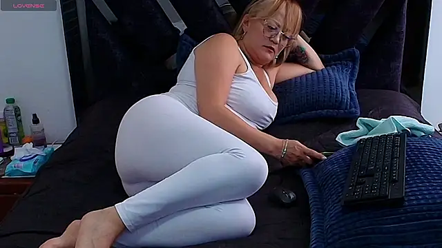 naomi diamond  online show from March 2026 07:16:02 PM