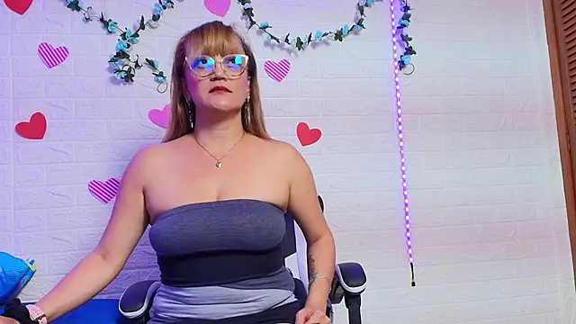 Snapshot of naomi_diamond_ chatting on October 2025 11:11:02 AM naomi diamond online show from October 2025 11:11:02 AM