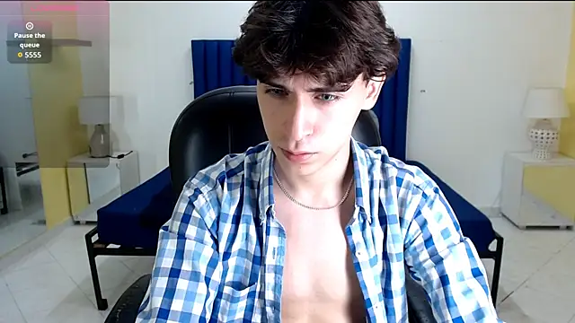 Snapshot of RoberthAlv chatting on February 2026 01:44:01 PM RoberthAlv online show from February 2026 01:44:01 PM