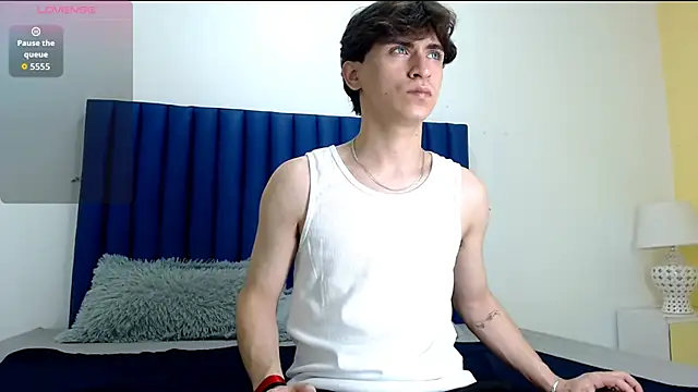 Snapshot of RoberthAlv chatting on February 2026 02:05:01 PM RoberthAlv online show from February 2026 02:05:01 PM