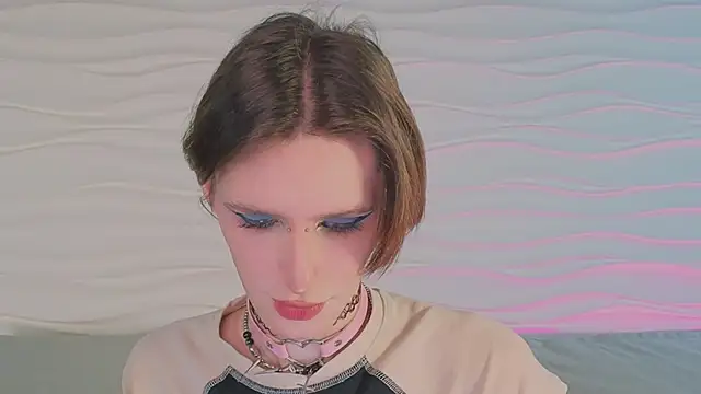 madi snow online show from November 2025 05:11:02 AM