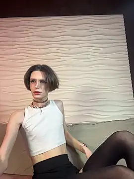 madi snow online show from November 2025 05:19:02 AM