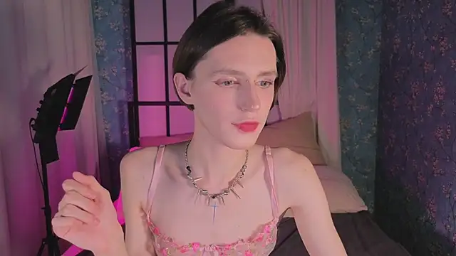 madi snow online show from November 2025 12:20:01 PM