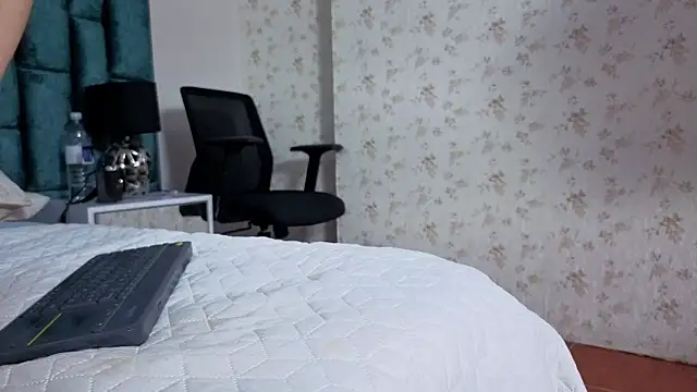 Emma Foxi online show from December 2025 08:23:02 PM