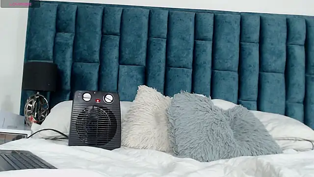 Snapshot of Emma_Foxi chatting on November 2025 09:18:02 PM Emma Foxi online show from November 2025 09:18:02 PM