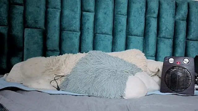 Emma Foxi online show from February 2026 07:36:02 PM