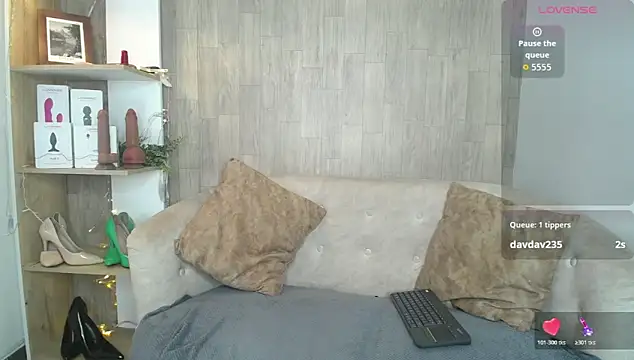 Snapshot of may_wood chatting on April 2026 12:11:02 PM may wood online show from April 2026 12:11:02 PM