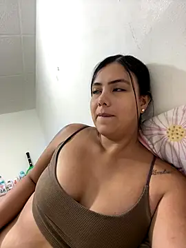 Snapshot of LICEET chatting on November 2025 11:58:02 PM LICEET online show from November 2025 11:58:02 PM