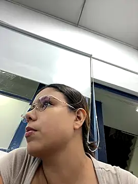 Snapshot of LICEET chatting on October 2025 11:49:02 PM LICEET online show from October 2025 11:49:02 PM