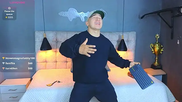 Horny nick18 online show from October 2025 12:28:01 PM