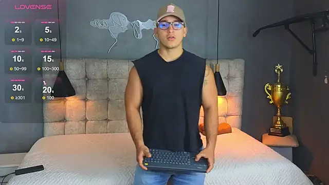 Horny nick18 online show from December 2025 09:19:02 AM