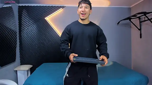 Horny nick18 online show from April 2026 12:10:01 PM