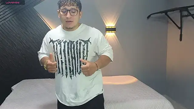 Horny nick18 online show from March 2026 01:36:01 PM