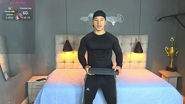 Horny nick18 online show from September 2025 01:22:01 PM