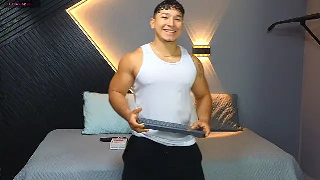 Horny nick18 online show from February 2026 01:00:02 PM