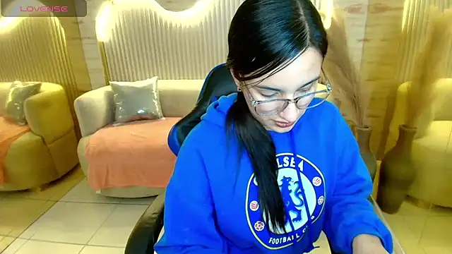 Snapshot of scarlettvixen_r chatting on November 2025 07:58:01 PM scarlettvixen r online show from November 2025 07:58:01 PM