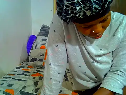 SweetHoney21  online show from June 2026 04:56:01 AM