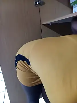 SweetHoney21  online show from February 2026 01:44:02 PM