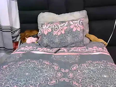 SweetHoney21  online show from February 2026 11:25:01 PM