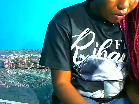 SweetHoney21  online show from December 2025 07:50:01 PM