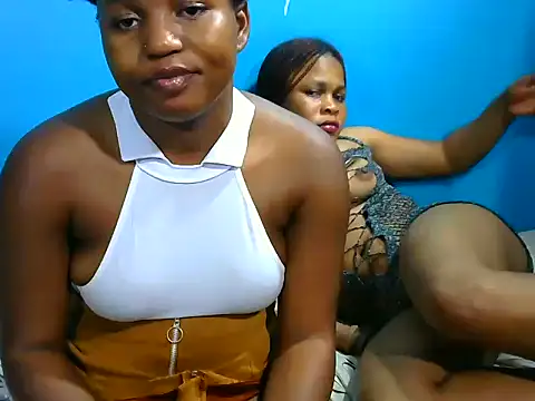 Snapshot of SweetHoney21_ chatting on October 2025 12:33:02 AM SweetHoney21 online show from October 2025 12:33:02 AM