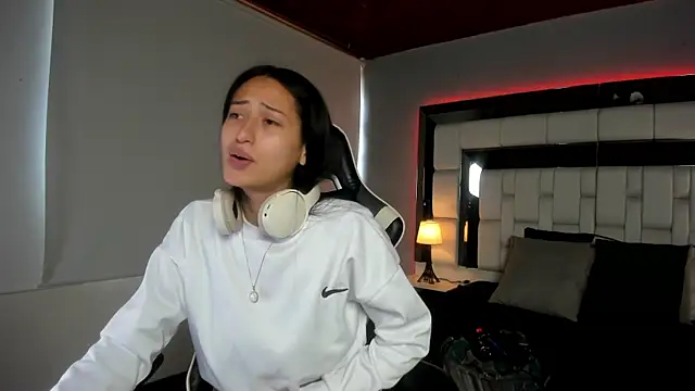 Adhara7 online show from November 2025 07:19:01 PM