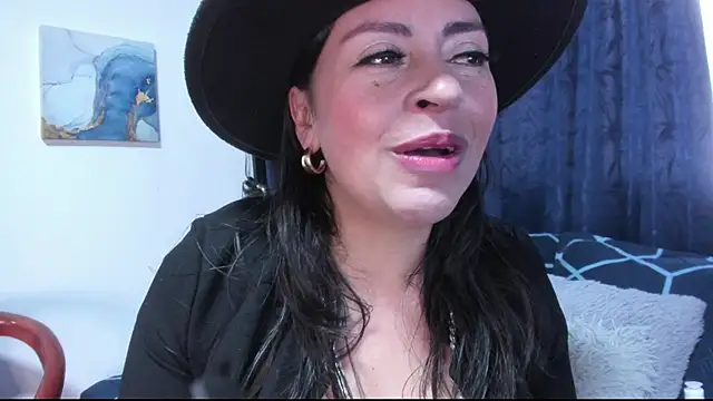 Snapshot of dacotag chatting on November 2025 11:33:01 AM dacotag online show from November 2025 11:33:01 AM