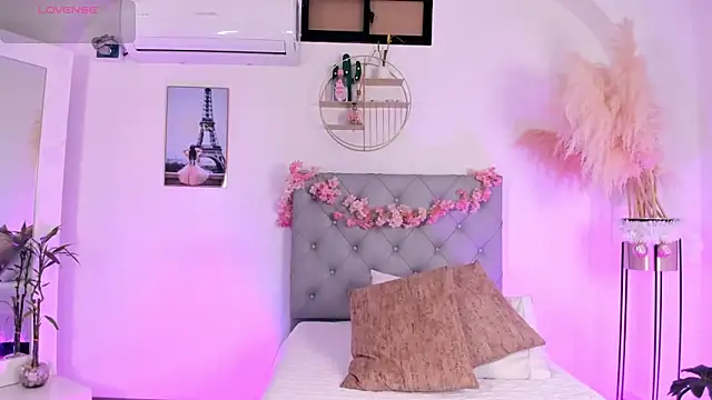 Snapshot of MartinnaGreco chatting on December 2025 08:36:02 PM MartinnaGreco online show from December 2025 08:36:02 PM